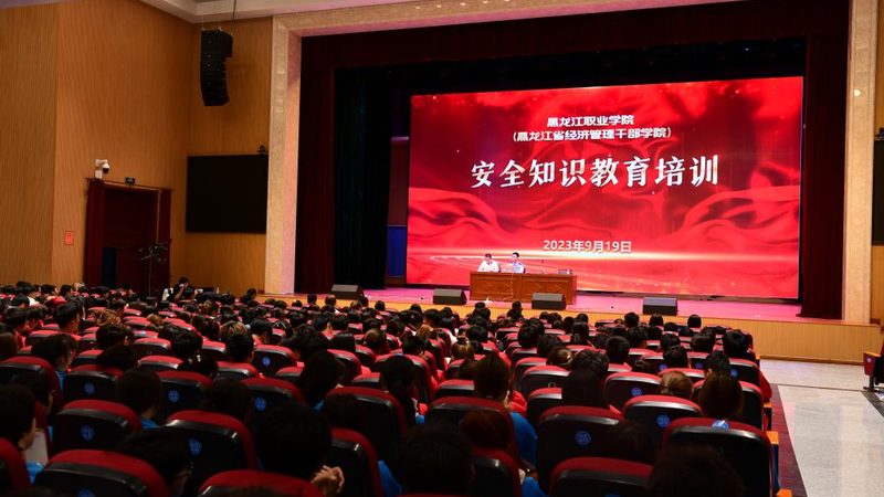 小标题：艺考背景与趋势